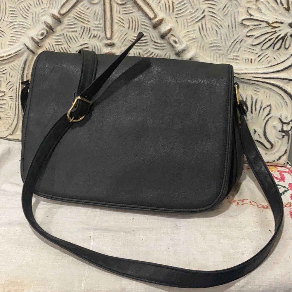 Vintage Black Faux Leather Crossbody with Pockets